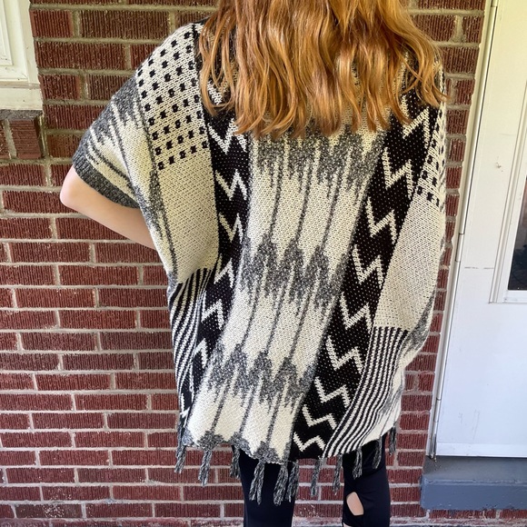 Elodie Mohair Aztec Sweater with Fringe - size M - Picture 3 of 8